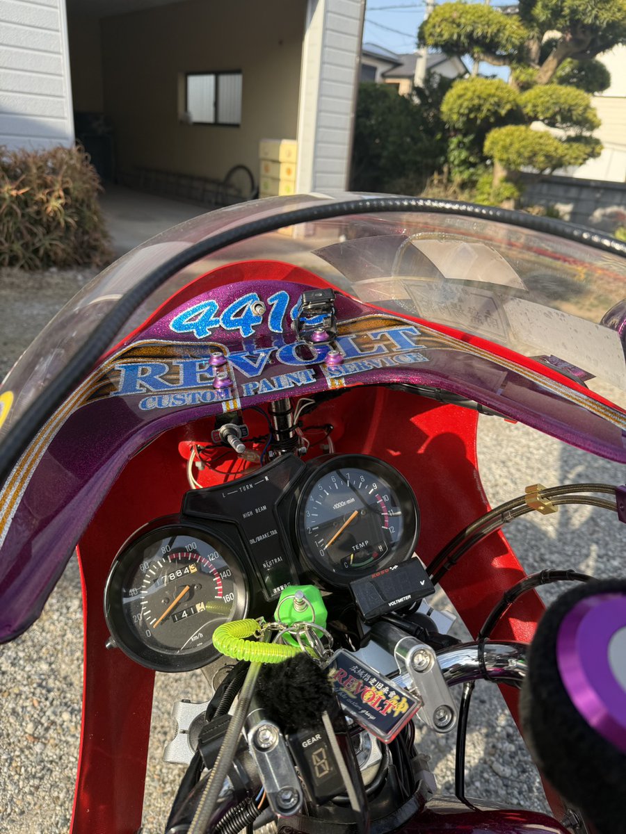 ﾊﾞｲｸのｶｽﾀﾑﾍﾟｲﾝﾄ屋の作業風景 tweet media