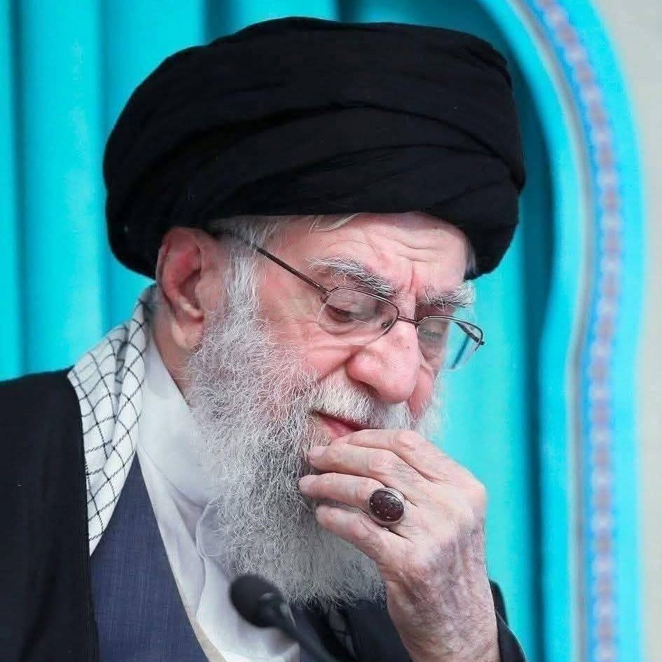 دورِِ باطل میں حق پرستوں کی
بات رہتی ھے، سر نہیں رہتے

#Khamenei