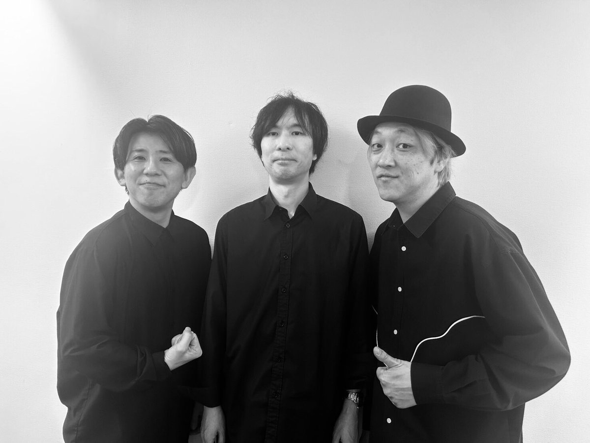 k_o_c_c_h_i's tweet photo. 林部智史 Kataribe Tour
全公演終了！
ありがとうございました！

佐藤浩一(piano)
齋藤純一(guitar)
伊藤ハルトシ(guitar, cello) https://t.co/q1o0YgcPVs