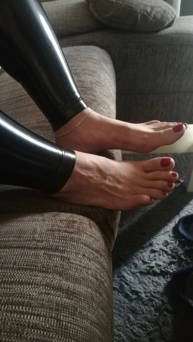 MadameDeWitte's tweet photo. Guten Morgen Knechte und Wichte. Einen schönen Sonntag wünsche ich euch allen. https://t.co/ov3vdWnJO4