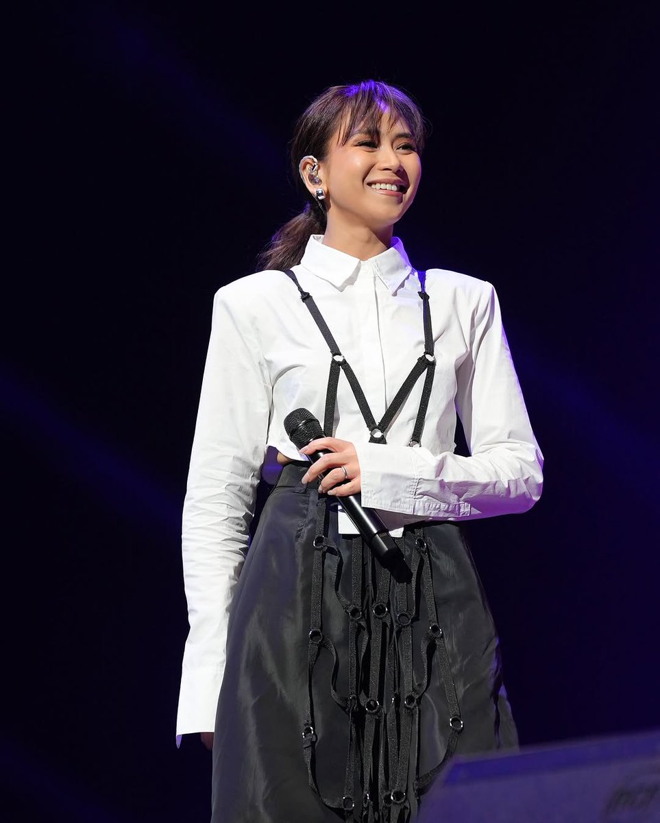 Radiant. Real. Remarkable. 

SARAH G 23Years Shining Bright
#HappyAnniversarySarahG