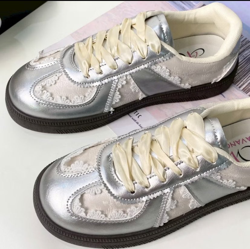cisifinds's tweet photo. erica sneakers 
https://t.co/Iv0BEuSVh3 https://t.co/ZHO5ic0WE8