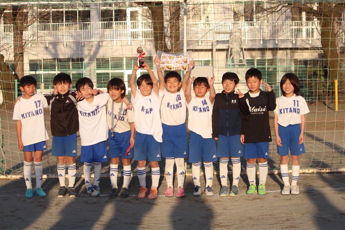 ClubKitano's tweet photo. 2/28  3年  美原CUP

小手指0-0,富士見0-0,美原0-1
順位決定PK戦
小手指2-1

4ﾁｰﾑ中3位!
ボールホルダーを助けるために、ギャップに顔を出したり、パスを出したら止まらずサポートの動きをしていきましょ🏃
あと、戦う気持ち、相手に負けない気持ちがとても大切!!
優秀選手 ｶｲﾄ✨
おめでとう⭐️ https://t.co/3nAsfs4ET0