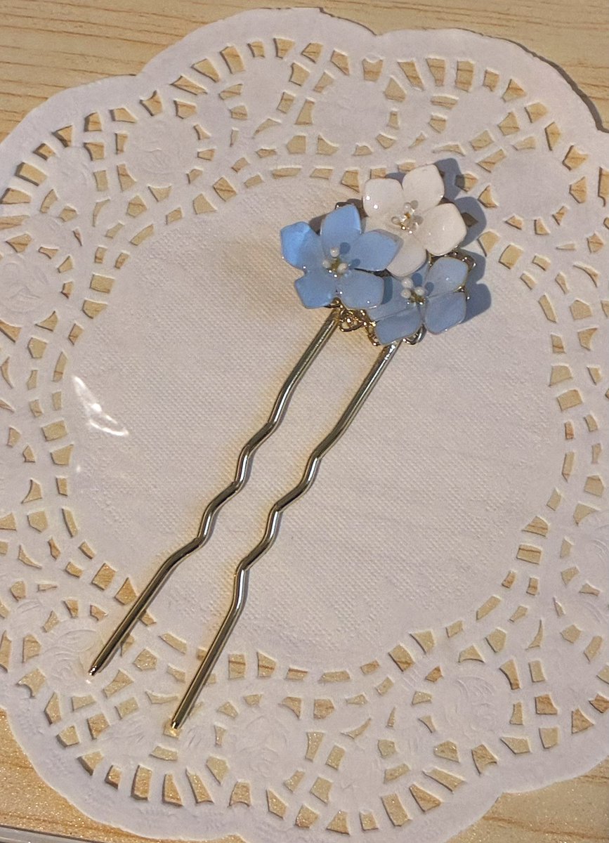 19deccm's tweet photo. フロスティブルー

#ハンドメイド #マニキュアフラワー 
#かんざし https://t.co/jq3mvwmDKH