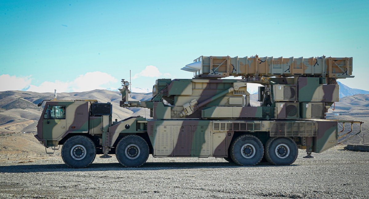 M5Dergi's tweet image. 🔴İran'ın 2024 yılında tanıttığı en yeni hava savunma sistemlerinden "Arman", İsrail'in saldırısında vuruldu.