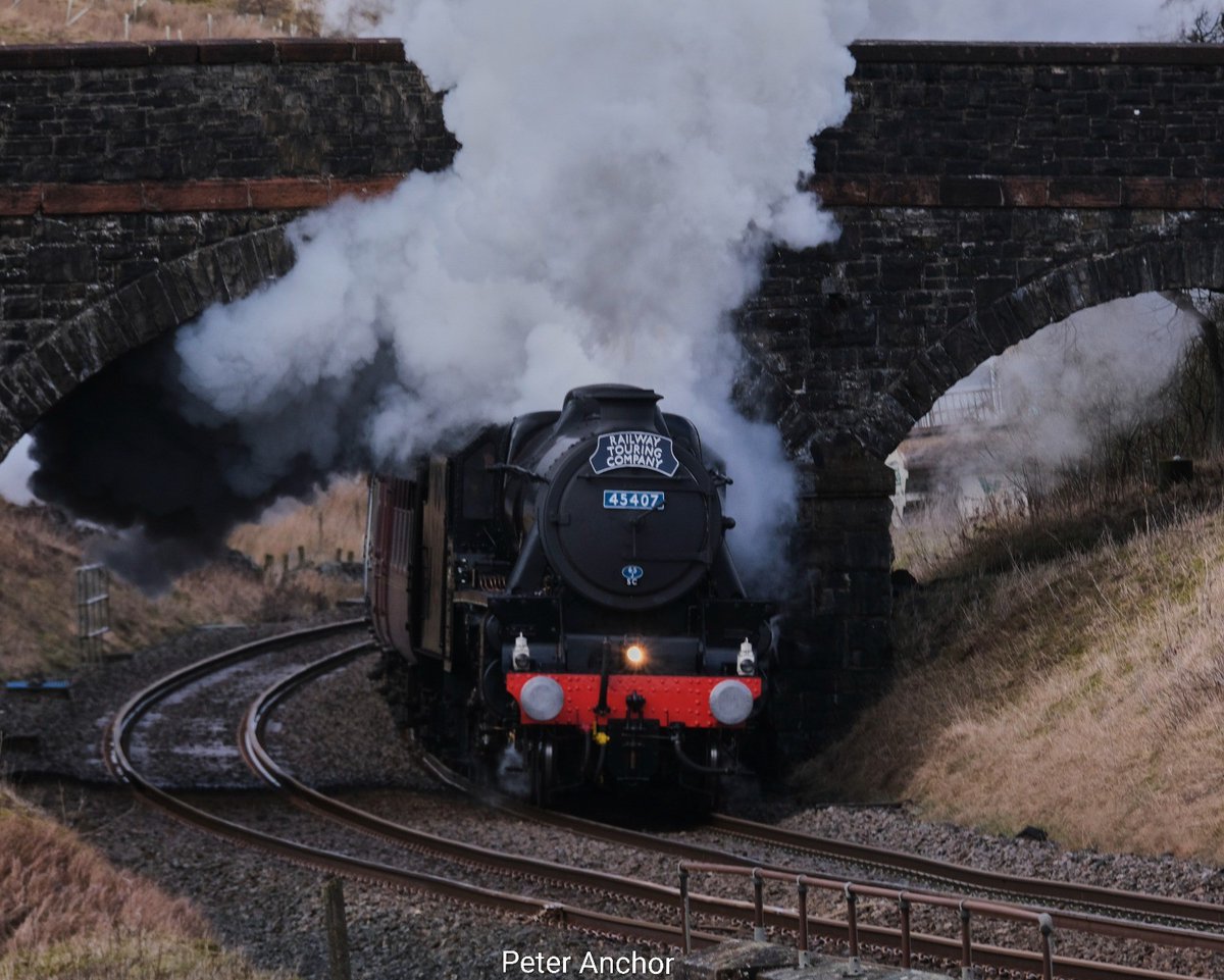 Peter34080554's tweet photo. Black 5 45407 coming out of the tunnel yesterday at Ais Gill https://t.co/6MYoV5mNdw