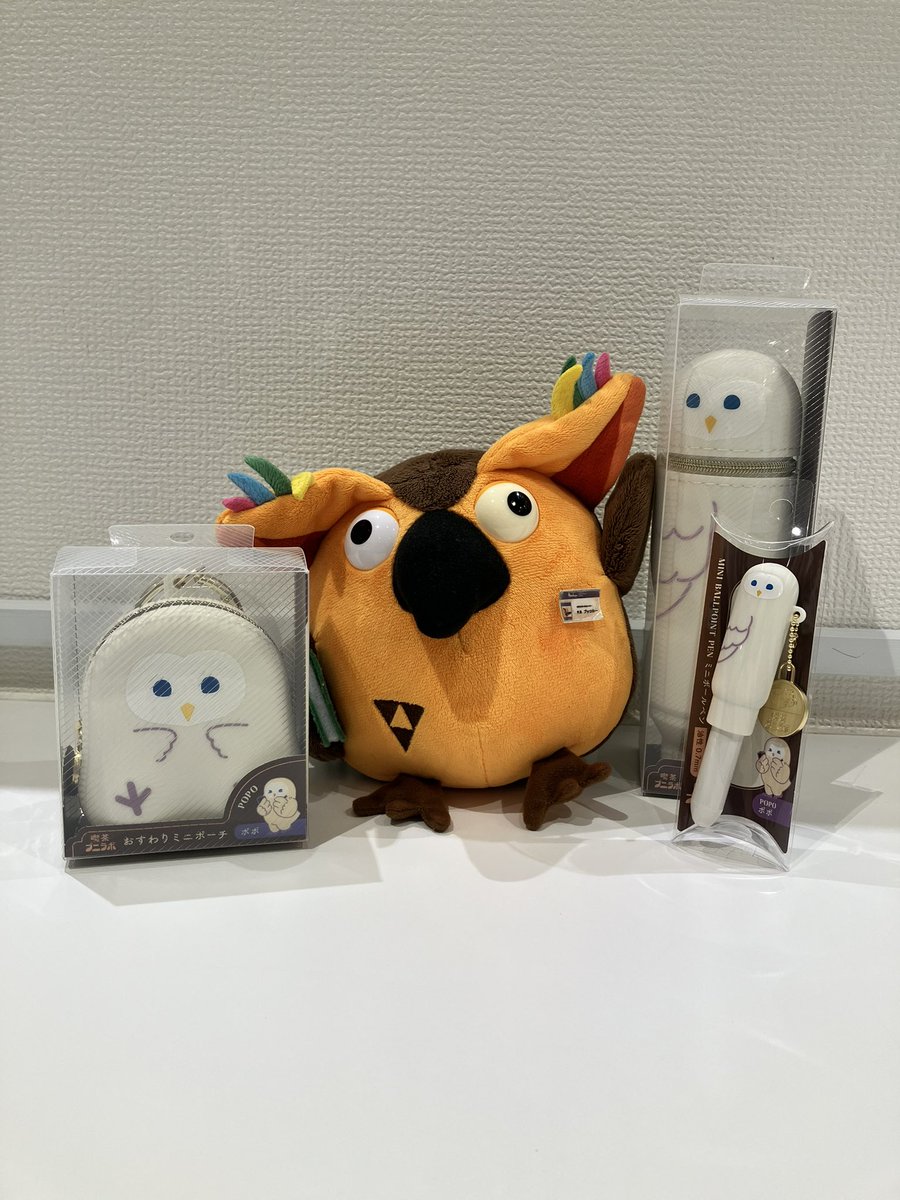 【入荷】
喫茶プニラボ☕️の雑貨が入荷しました！

上から押すだけでペンスタンドになるペンケースやバックチャームのようにも使えるカラビナ付きの小さなポーチなど、新生活にぴったりの便利アイテムがそろっています✨

ぜひ店頭でご覧ください🦉

#有隣堂 #神戸阪急 #喫茶プニラボ