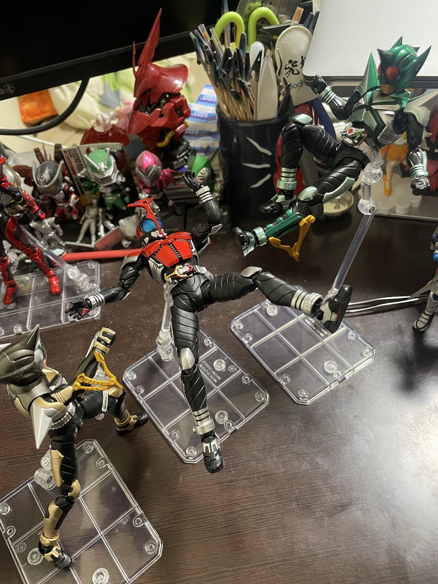 zenritsu4's tweet photo. 真骨彫のキックホッパーとパンチホッパーを衝動買いしてしまった
めちゃくちゃカッケー
ダークカブトは手首ボールジョイント版出ないんか？ https://t.co/jaEBA98Xx3