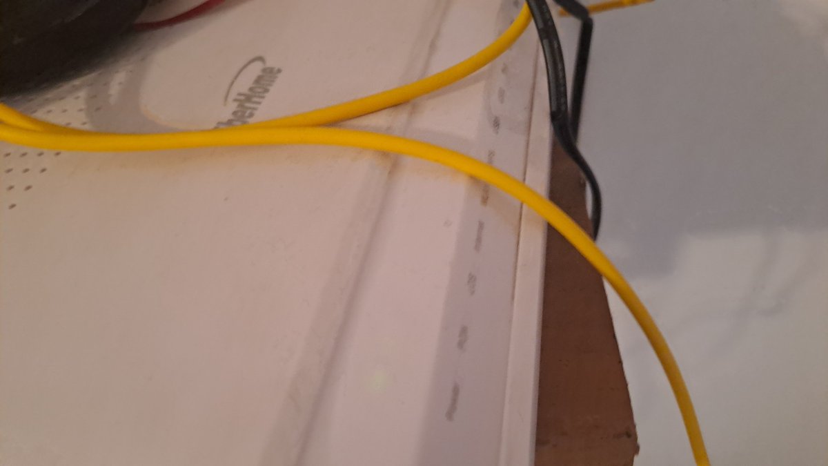 Kebiasaan <a href="/IndiHome/">IndiHome</a>. Selalu ilang jaringan tiba tiba, wifinya ilang. Minta ganti modem, dari tgl 5 februari ga ada tindaklanjut, nelepon CS berkali kali, jawabannya sama, ini juga kalo ke twitter pasti minta DM doang ga ada tindak lanjut.