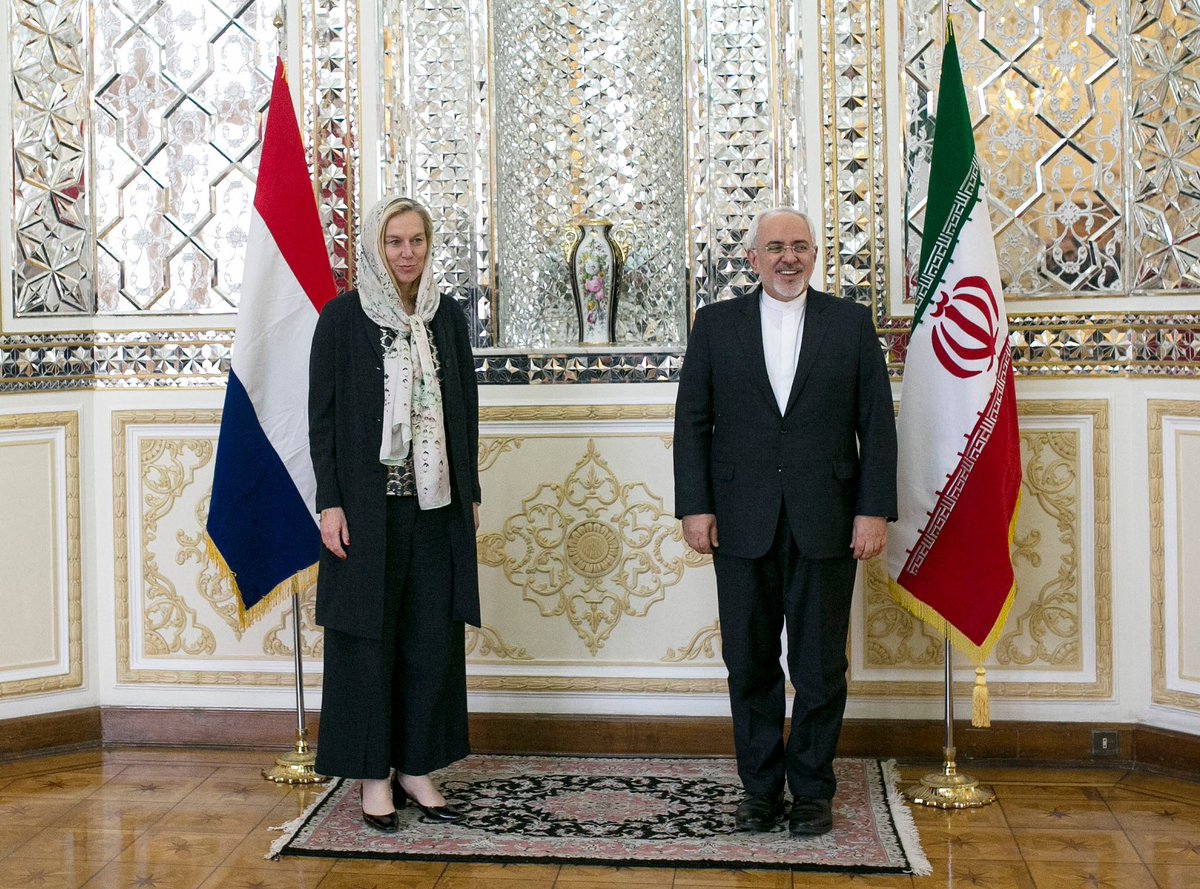 De teneur in huize Kaag is er één van verslagenheid, verdriet, met een vleug melancholie in herinnering aan betere tijden, toen de ayatollah’s nog stevig in het zadel zaten.