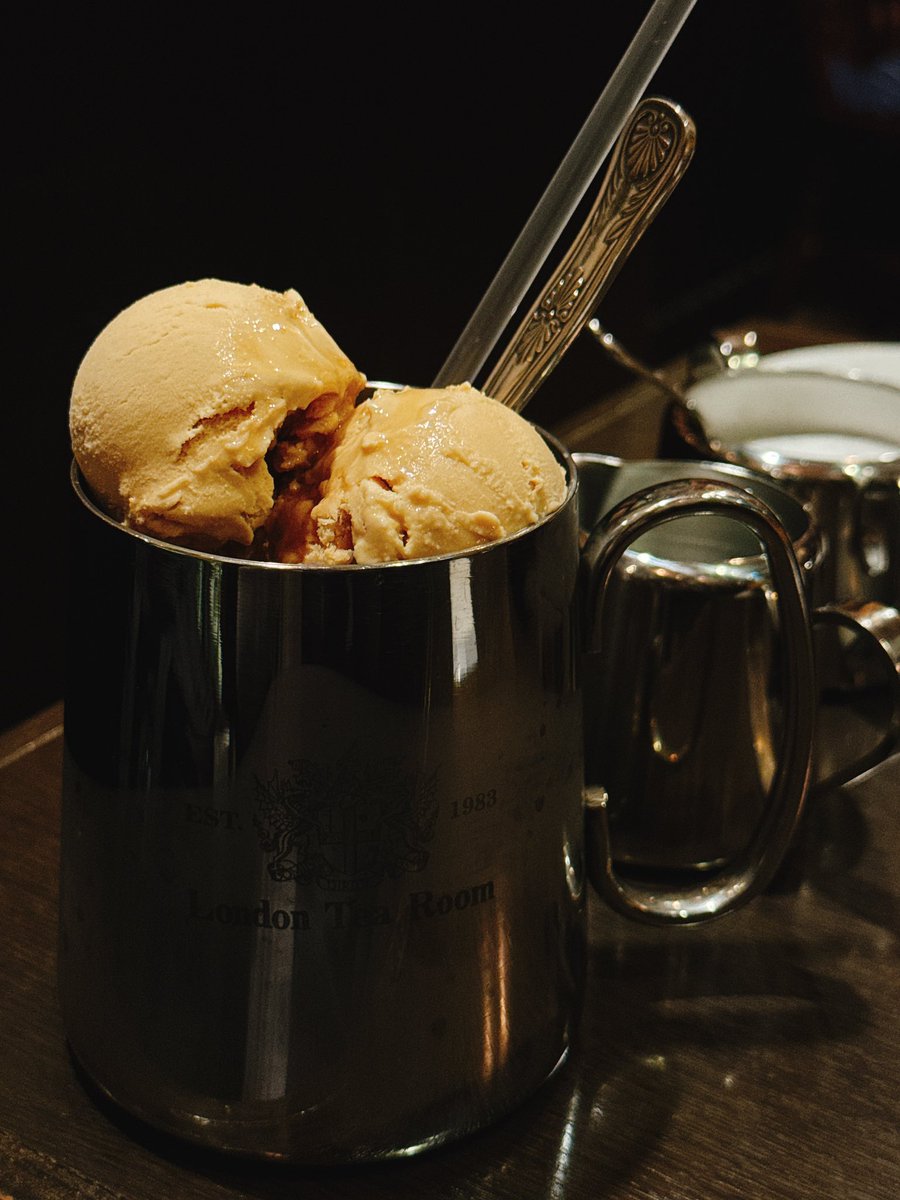 おいしいロイヤルミルクティーフロート！
観光中です🍨