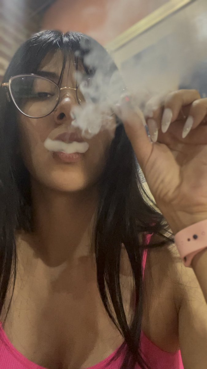 MissDemonRoyale's tweet photo. I like playing with the smoke
Me gusta jugar con el humo 420
~
~
femdom goddess diosa Miss latina worship bodywhorship onlyfans fansly loyalfans smoke throne gfe fyp sexy Fetish smoking Canna Flowers marijuana weed enroled  Glasses https://t.co/HgPu2Wn4Bh