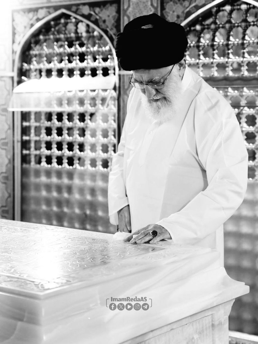 🥀 إنّ من يستقبل الاستشهاد وكأنه يحتضن شخصًا عزيزًا عليه، لا يستطيع هؤلاء الذين عميت قلوبهم مواجهته، إنّ هؤلاء لديهم خطأ واحد وهو أنهم لا يعرفون الإسلام والإيمان ولا يعرفون شعبنا المسلم، ويتوهّمون أنّ بإمكانهم أن يواجهوا هذا الشعب من خلال اغتيال الشخصيات واغتيال الناس، إنهم لم