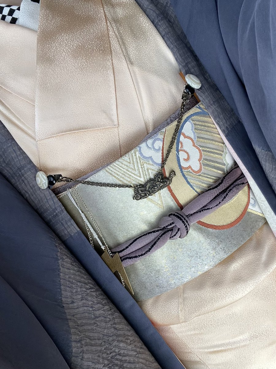 昨日は我が生誕祭の前祝いでした。久しぶりにひっぱり出した付け下げに