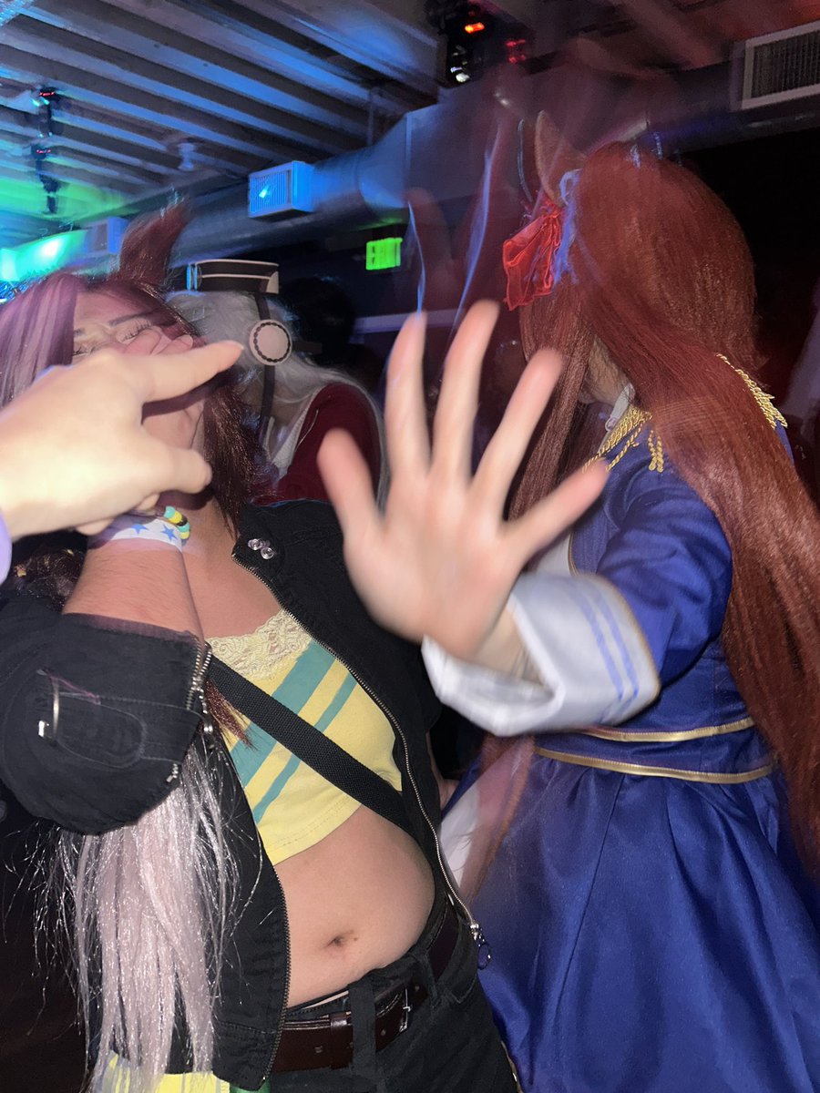 lilybanhmi's tweet photo. Were NOT dating 🙂‍↔️#umamusume #DaiwaScarlet #vodka https://t.co/buwM17le6Z
