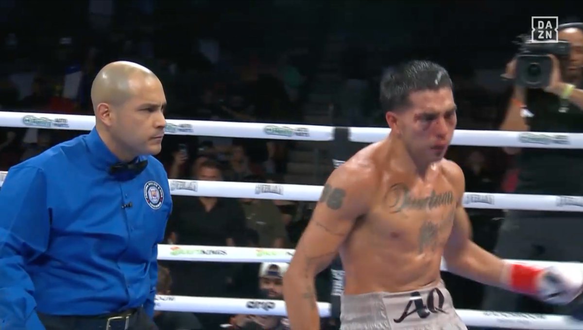 combatmoments's tweet image. STOPPED IN THE CORNER ‼️#NavarreteNunez  #Boxing