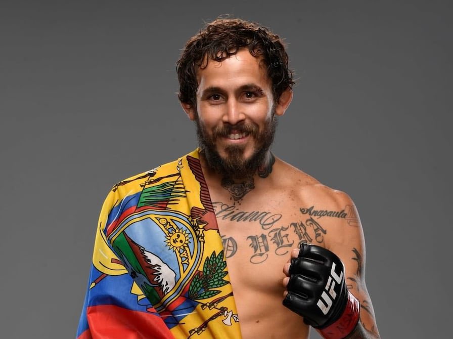 Aunque algunos lo critiquen (a veces de forma desmedida), Chito Vera siempre será un referente. Estoy seguro de que todos los ecuatorianos que lleguen a UFC lo verán igual. Gracias a él, Ecuador está en el mapa de la UFC. 🇪🇨💪

Grande Chito! 👏🏻
