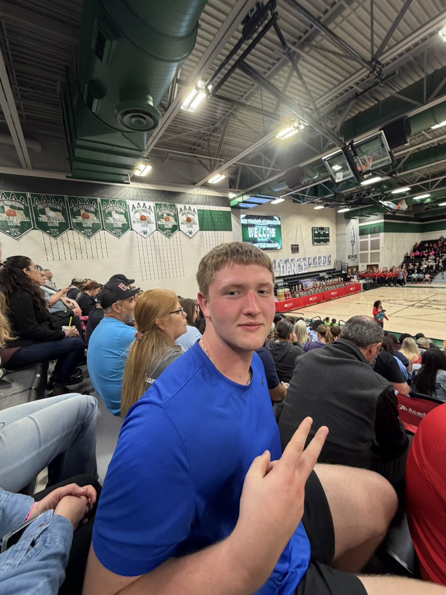 JacobFuqua29820's tweet photo. Supporting the jags tonight #bigbodylifters #Jagcomp26 https://t.co/2ud1oOSZhg
