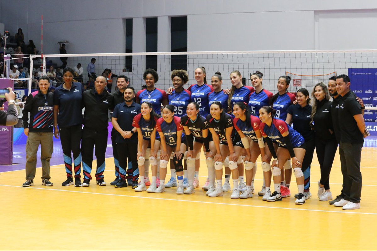 Junto a mi papá acudimos al encuentro de la Liga Mexicana de Voleibol Femenil, donde las Guerreras de Puebla se enfrentaron a las tapatías de Guadalajara. 🏐✨

Además de disfrutar de un gran partido, refrendamos nuestro compromiso de impulsar el deporte como política de Estado.