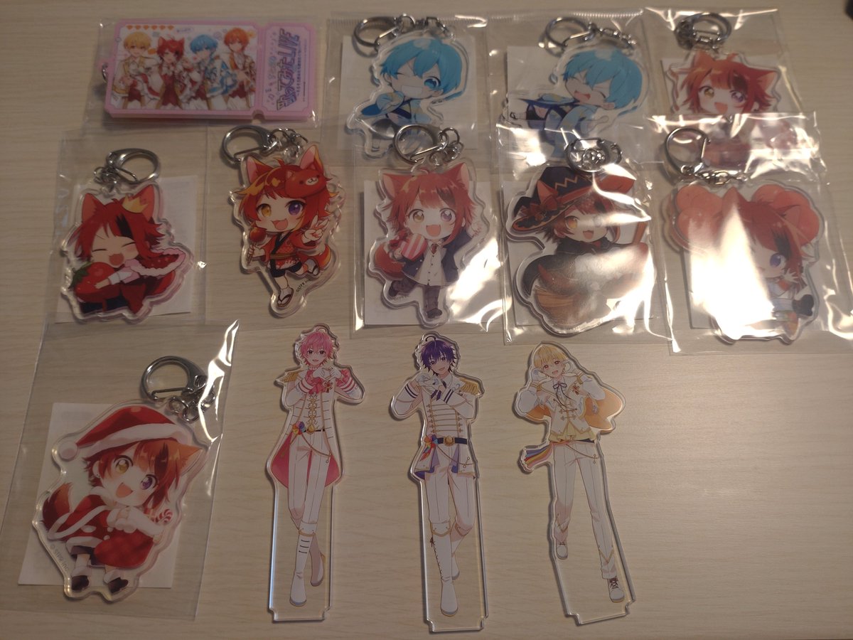 07__HrOO's tweet photo. すとぷり 莉犬くん 譲渡 買取

求▶︎PayPay(送料)、メルカリ(送料＋手数料)
譲▶︎画像の物 
⚠ALT1枚目必読

 #すとぷりグッズ買取   #すとぷりグッズ交換   #すとぷりグッズ譲渡 
 #莉犬くんグッズ買取 https://t.co/j8Z11DBwCt