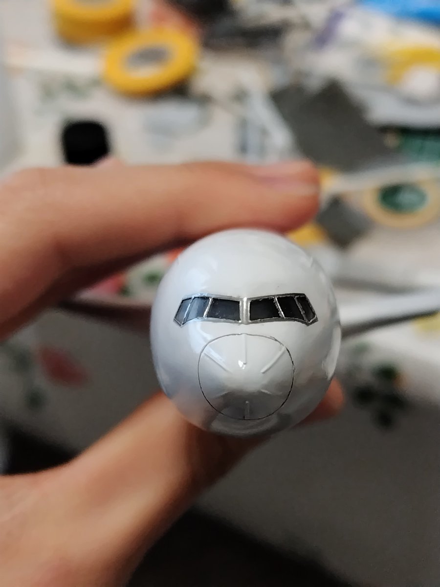 kd618a's tweet photo. ハセガワから作るJA609A
コクピットウィンドウの研ぎ出しから塗装まで。

マキビシ太郎先生のトリプルを見様見真似ですが、いい感じに !

この光の反射はデカールでは絶対出せない、クリアパーツだからこその質感ですね︎︎👍

 #ハセガワ旅客機
 #旅客機プラモ
 #B767 https://t.co/nn4z8CF2bs