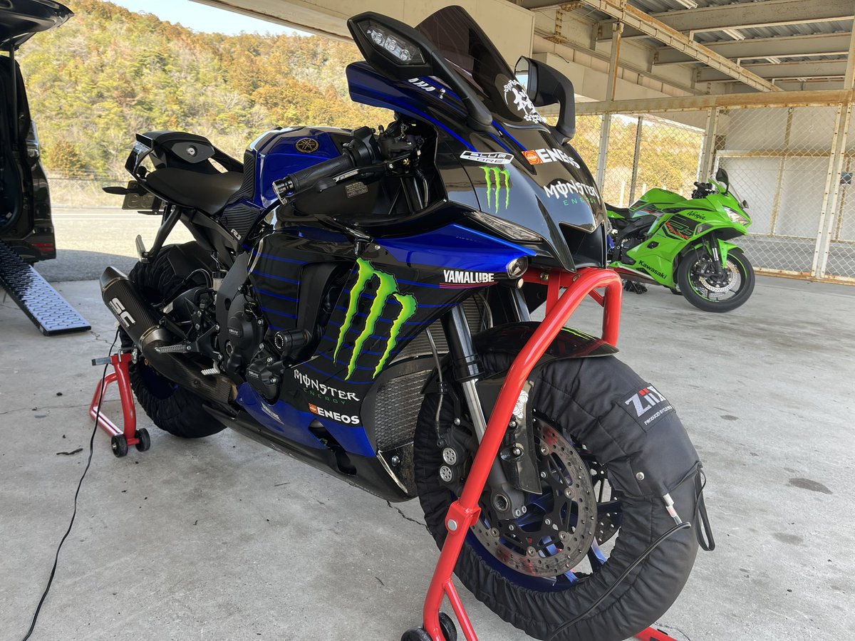 おむろん tweet media