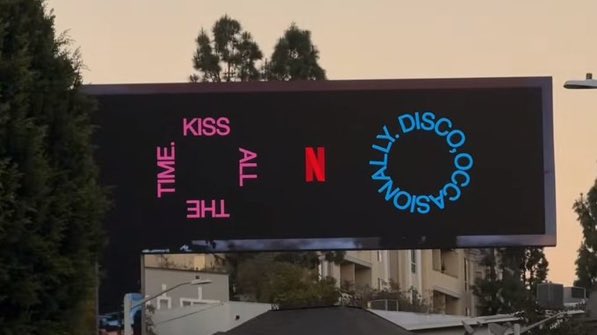 angelslouisw's tweet photo. NO ME JODAAAAN!!! QUE HARÁS AHIRA HARRY Y POR QUÉ TRAE EL LOGO DE NETFLIX ME VOY A MORIR AHORA SI https://t.co/4pr4UvE5Kv