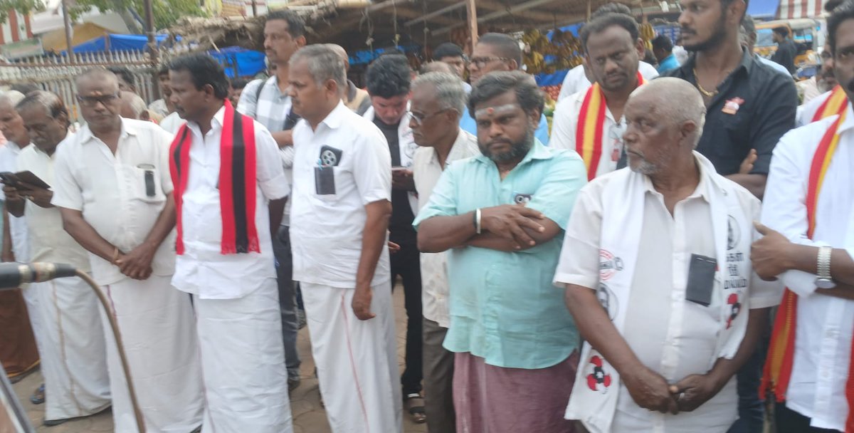 sankar0758's tweet photo. மறைந்த இந்திய கம்யூனிஸ்ட் தலைவர் சுதந்திர போராட்ட தியாகி #நல்லகண்ணு அவர்கள் மறைவுக்கு  விருதுநகரில் அனைத்து கட்சி சார்பாக அஞ்சலி செலுத்தும் நிகழ்வு இந்திய கம்யூனிஸ்ட் செயற்குழு உறுப்பினர்கள் தலைமையில் நடைபெற்ற இரங்கல் கூட்டத்தில் 
#மக்கள்நீதிமய்யம் சார்பாக அஞ்சலி செலுத்தினர்.🙏 https://t.co/HyX5JdsHOC