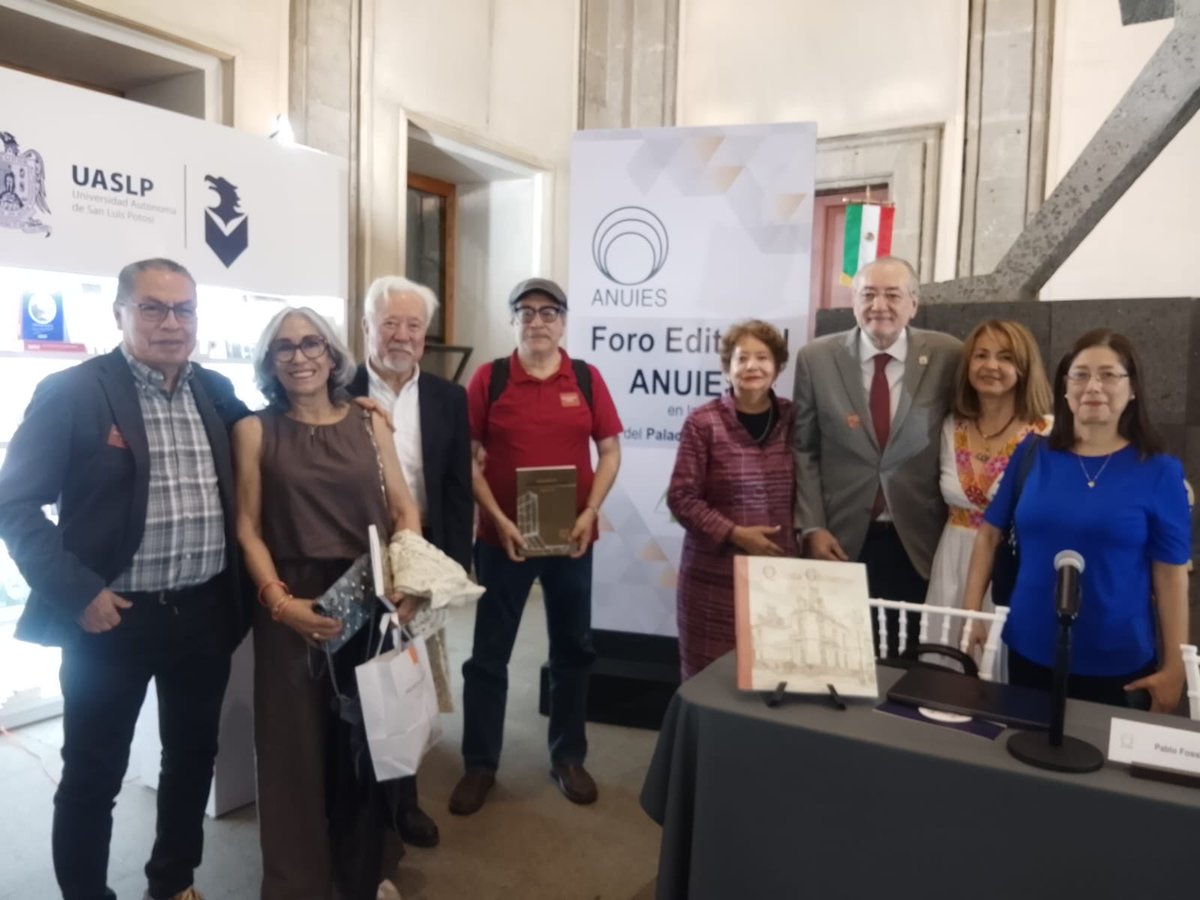 Hoy tuvo lugar la presentación del libro conmemorativo “Benemérita Universidad Autónoma de Chiapas. Jubileo de Oro” en el Foro Editorial <a href="/ANUIES/">ANUIES</a> de  la FIL Palacio de Minería, con la participación de Florentino Pérez, <a href="/axel_didriksson/">Dr. Axel Didriksson</a>, Carlos Román y <a href="/rovillers/">Roberto Villers</a> , como moderador.