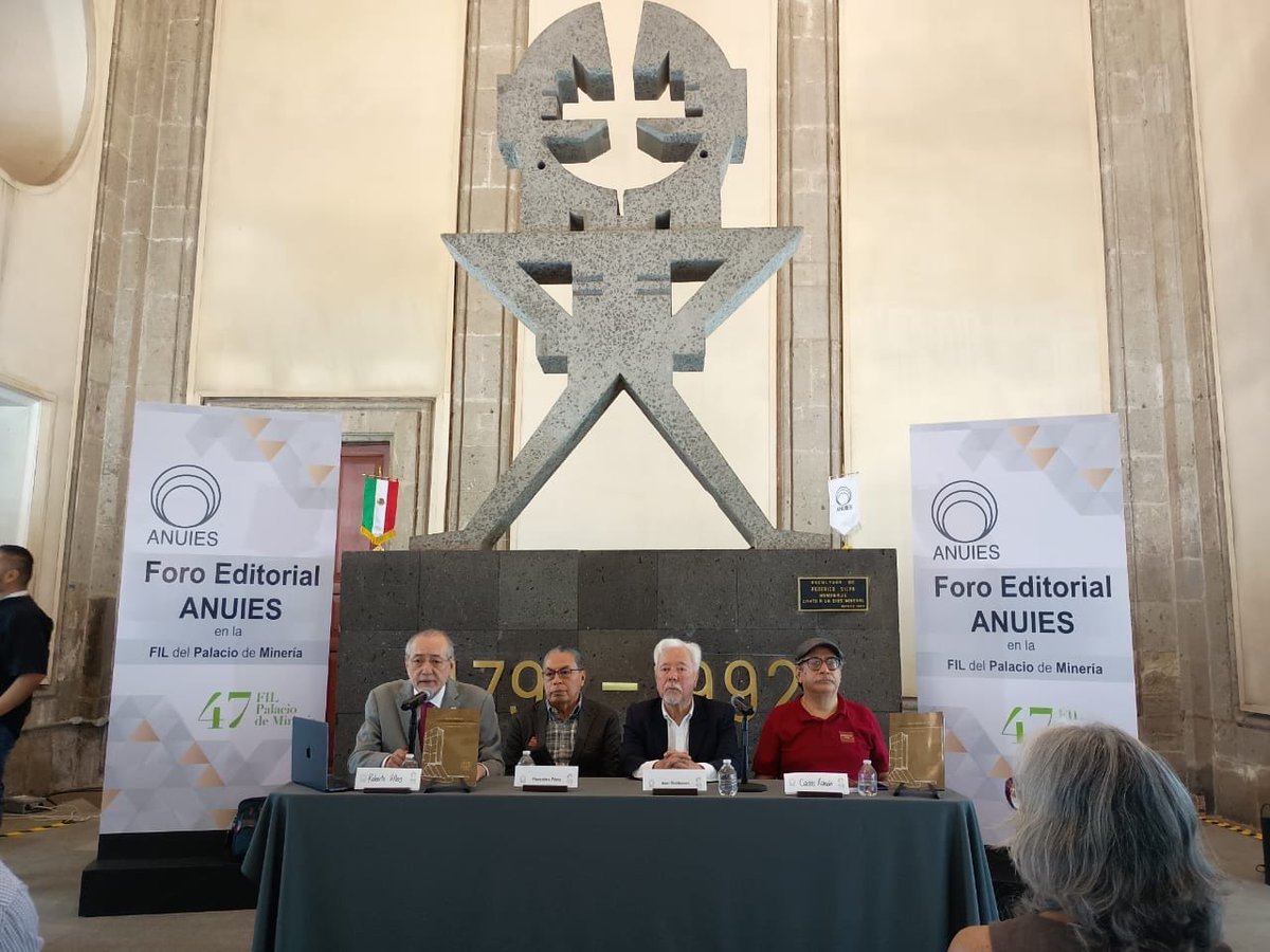 rovillers's tweet photo. Hoy tuvo lugar la presentación del libro conmemorativo “Benemérita Universidad Autónoma de Chiapas. Jubileo de Oro” en el Foro Editorial @ANUIES de  la FIL Palacio de Minería, con la participación de Florentino Pérez, @axel_didriksson, Carlos Román y @rovillers , como moderador. https://t.co/dwlYYEn9T1