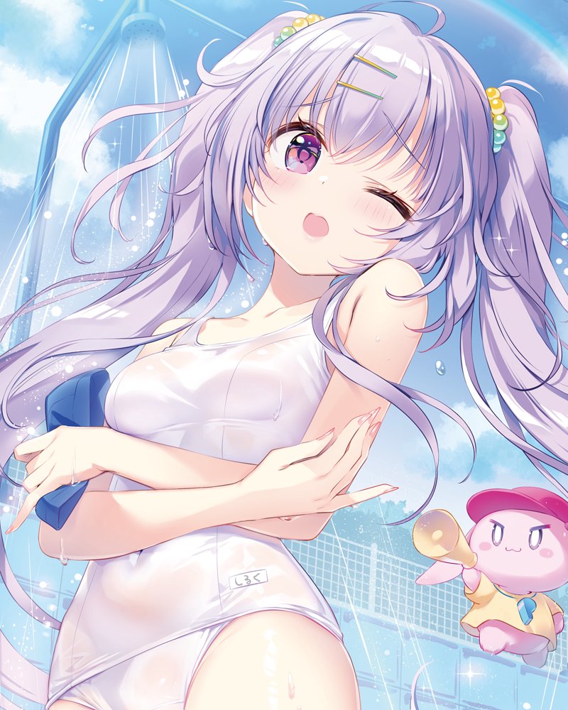 「萌王さん4月号の連載 水着Girlsカーニバルでは 白スクしーちゃん&監督みるく」|きみしま青のイラスト