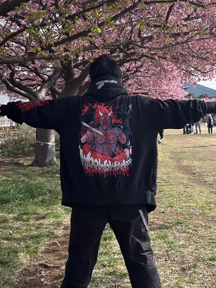 slipknotのTシャツで、パーカーは 葛西純さんのパーカーで出かけました