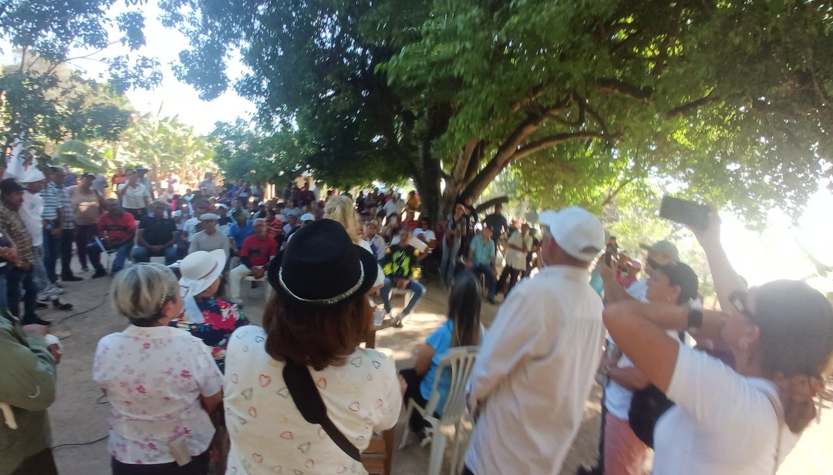 En Biruaca  presente AD en resistencia, sector  cruz de agua encuentro  con Miriam de Montilla y el pueblo Adeco  en conexión . Por apure y venezuela.