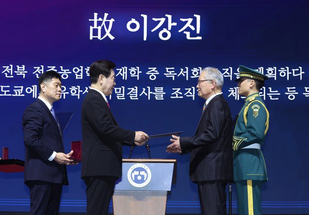 🚨🇺🇲🇰🇷 Korea's Independence Day — Or Anti-America Pro-Iran Day?

In South Korea, Lee Jae-myung’s Independence Movement speech is igniting BACKLASH after he WARNED:

“International norms are threatened by the logic of power… past mistakes must not be repeated.” 

Critics say the