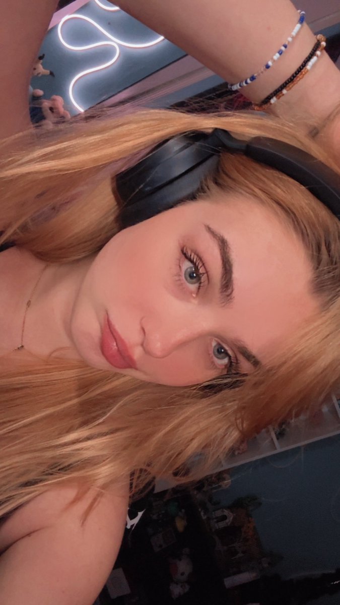 ‎ᢉ𐭩 𐔌 hales ꒱ tweet media