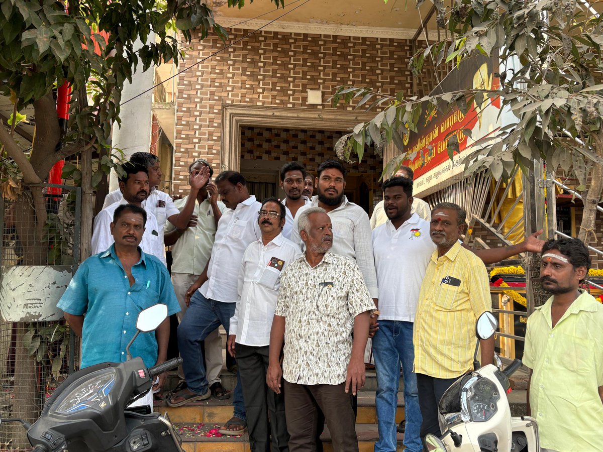 Silambu55255694's tweet photo. கழக தலைவர் தமிழ்நாடு முதலமைச்சர் முத்துவேல் கருணாநிதி ஸ்டாலின் அவர்களின் 73-ம் ஆண்டு பிறந்த நாளை முன்னிட்டு இன்று மாவட்ட கழக அலுவலகத்தில் 24-வது வட்டக் கழகத்தின் சார்பாக கழக இரு வண்ணக் கொடியேற்றி பொதுமக்களுக்கு இனிப்பு வழங்கி பிறந்தநாள் கொண்டாடியபோது. https://t.co/QZgDzLbdkN