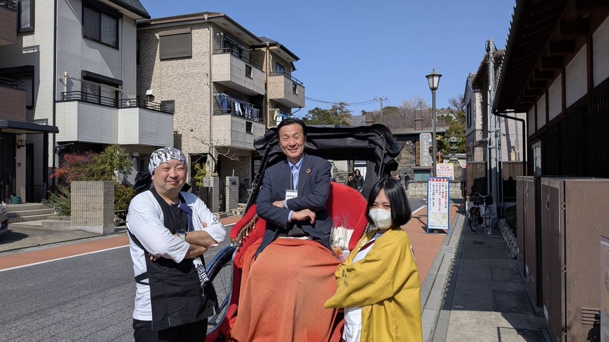 mito_m_kickoff's tweet photo. 快晴のお昼時、藤沢宿まつり開催しています‼️仲間の人力車で街道巡り行ってきま〜す。#人力車　#白旗神社　#福ろう屋　#藤沢宿　#遊行寺　#交流会館 https://t.co/jcIrUU3TIJ