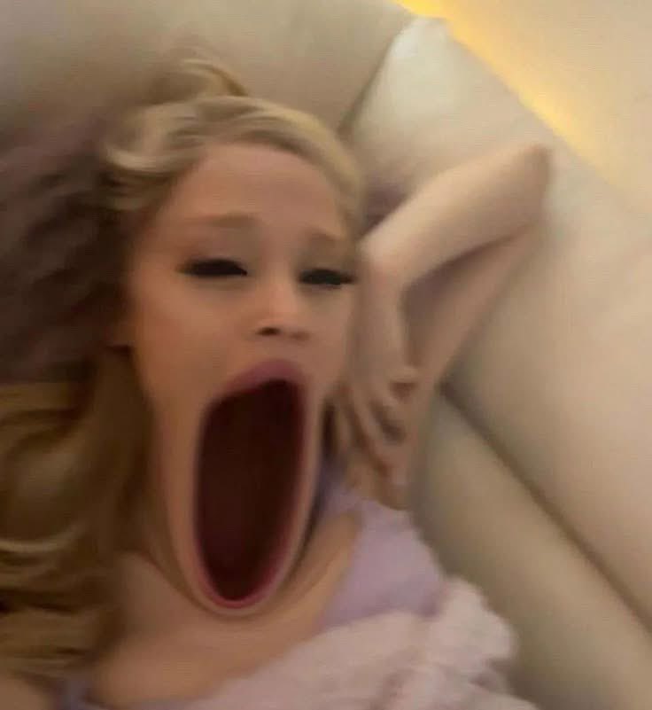 ̶o̶ ̶l̶i̶v̶r̶o̶ ̶d̶e̶ Elly tweet media