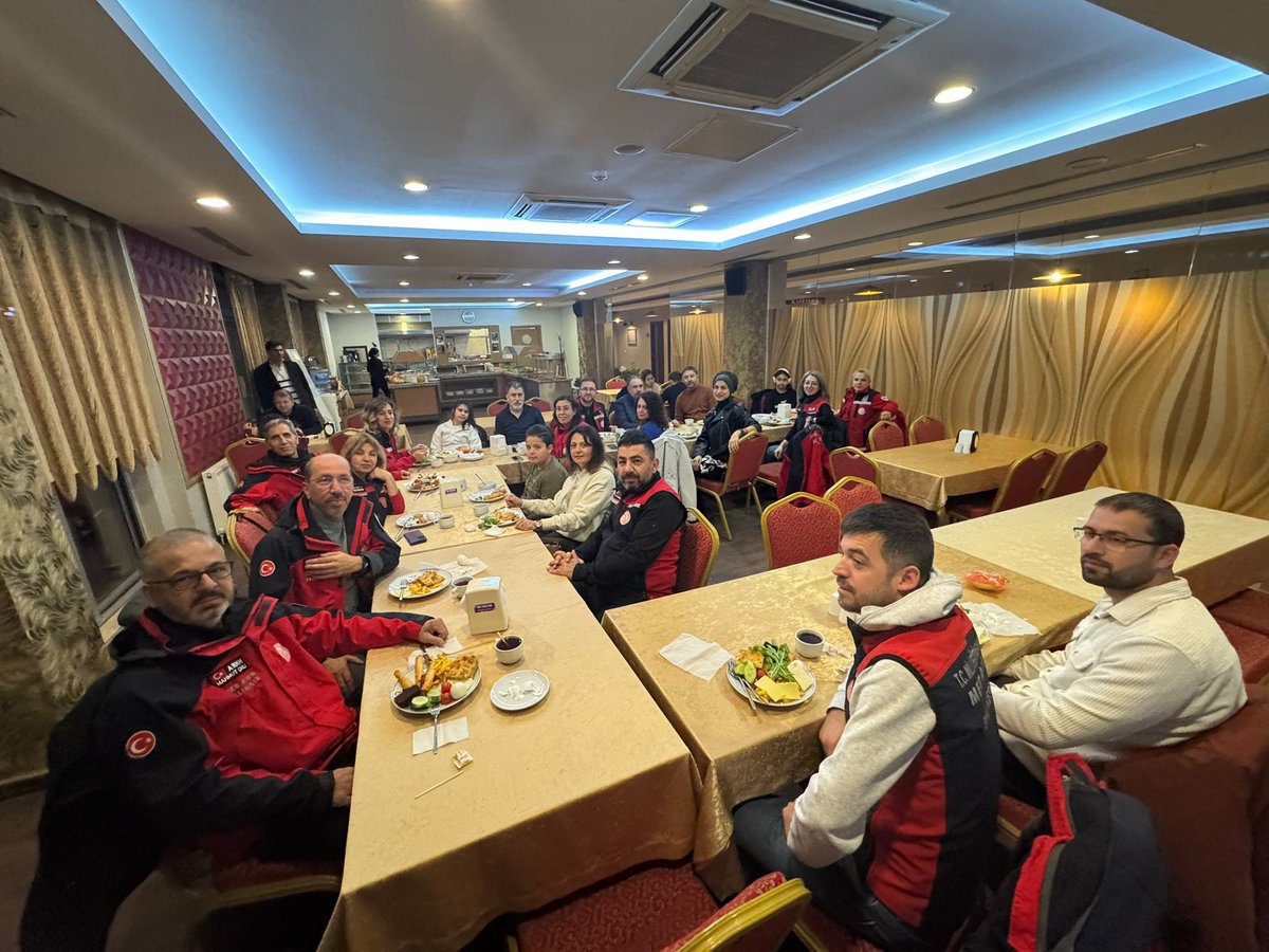 Balıkesir MEB AKUB olarak bu gece sahurumuzu hep birlikte aynı sofrada yaptık, katılan tüm arkadaşlarımıza teşekkür ederiz.
<a href="/MilliEgitimBak/">MEB</a> <a href="/mebakub/">MEB AKUB</a> <a href="/MetinTayarer/">Metin TAYARER🇹🇷🇹🇷🇹🇷</a> <a href="/balikesirmem/">Balıkesir İl Millî Eğitim Müdürlüğü</a>