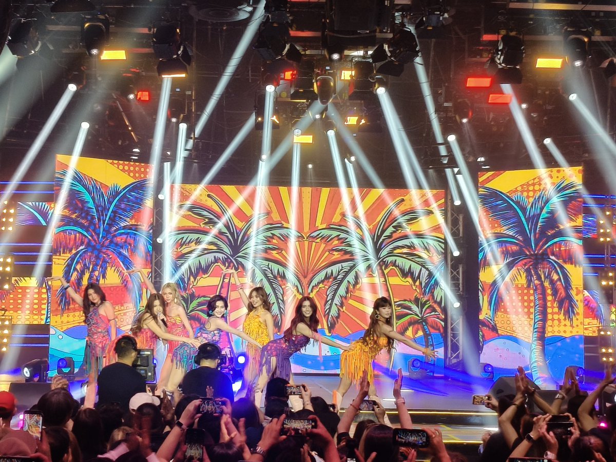 ASAPOfficial's tweet photo. Blooms! Nakita n'yo yon? 

It's giving Global Pinoy Pride group, no? 

Sobrang galing! Excited na ba kayo sa coachella? 

#ASAPGlobalPinoys https://t.co/Dt2V16cO3U