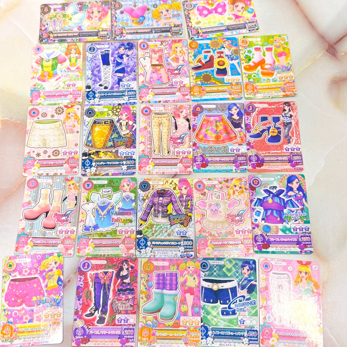 アイカツ アイカツカード などが入荷してます。 各100円⭕️