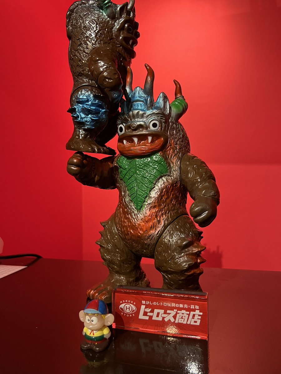 ジャイアントミクラスとミクラス🔥 なんとも言えない顔だ