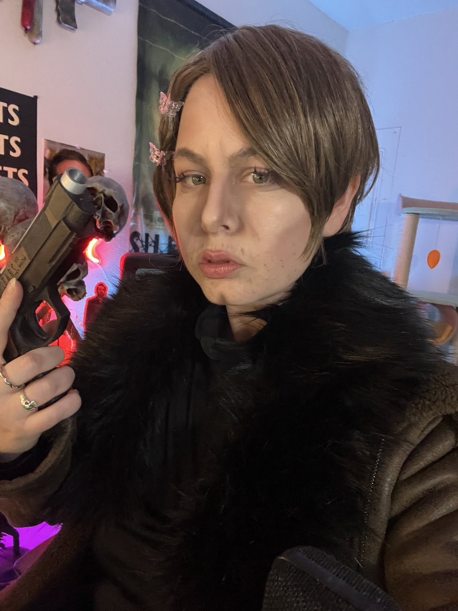 LauraDreaming's tweet photo. Femboy Leon: ACTIVATE!!!!!! https://t.co/ScwJCxjF3d