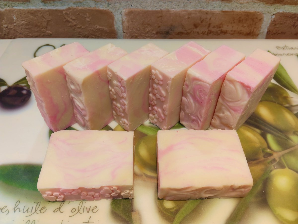 新作オリーブオイル石けん 解禁です〜(*^_^*) ストロベリーベリーの