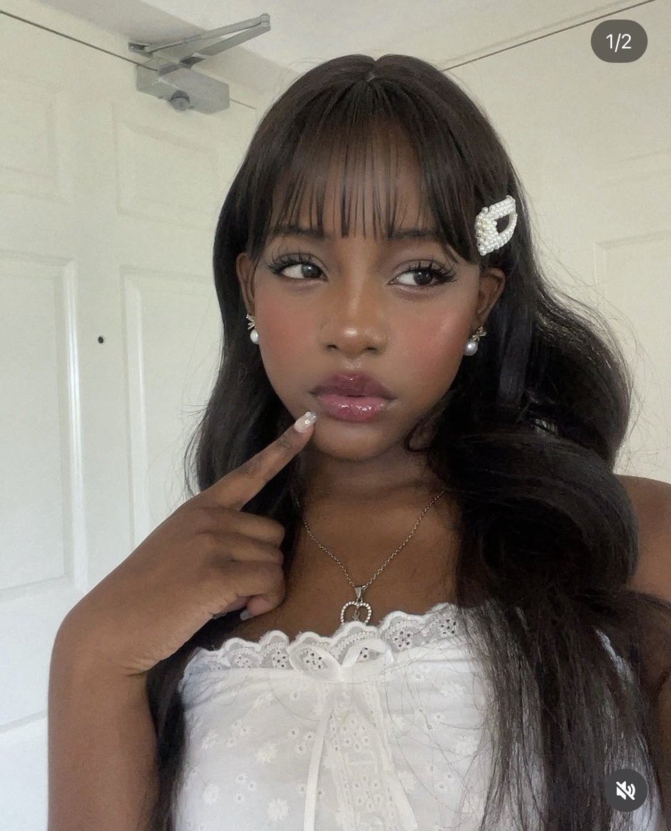 illumintitakes's tweet photo. My (personal) favourite black girls with soft features

It’s a combination 

(My list) 

Roseanne Keaton 🇯🇲 🇺🇸  (actress)

The perfect mix of sultry and CUTE. 

Aja Naomi King 🇺🇸  (actress) 

Just very elegant looking 

Teenieshe 🇬🇧 (influencer)

Very cute girl https://t.co/gqOJZkLtLb