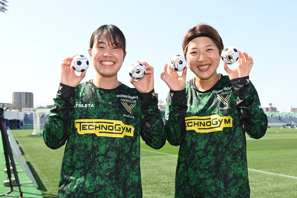 ダイレクトボール GETチャンス⚽️ アップ前、選手たちからサイン