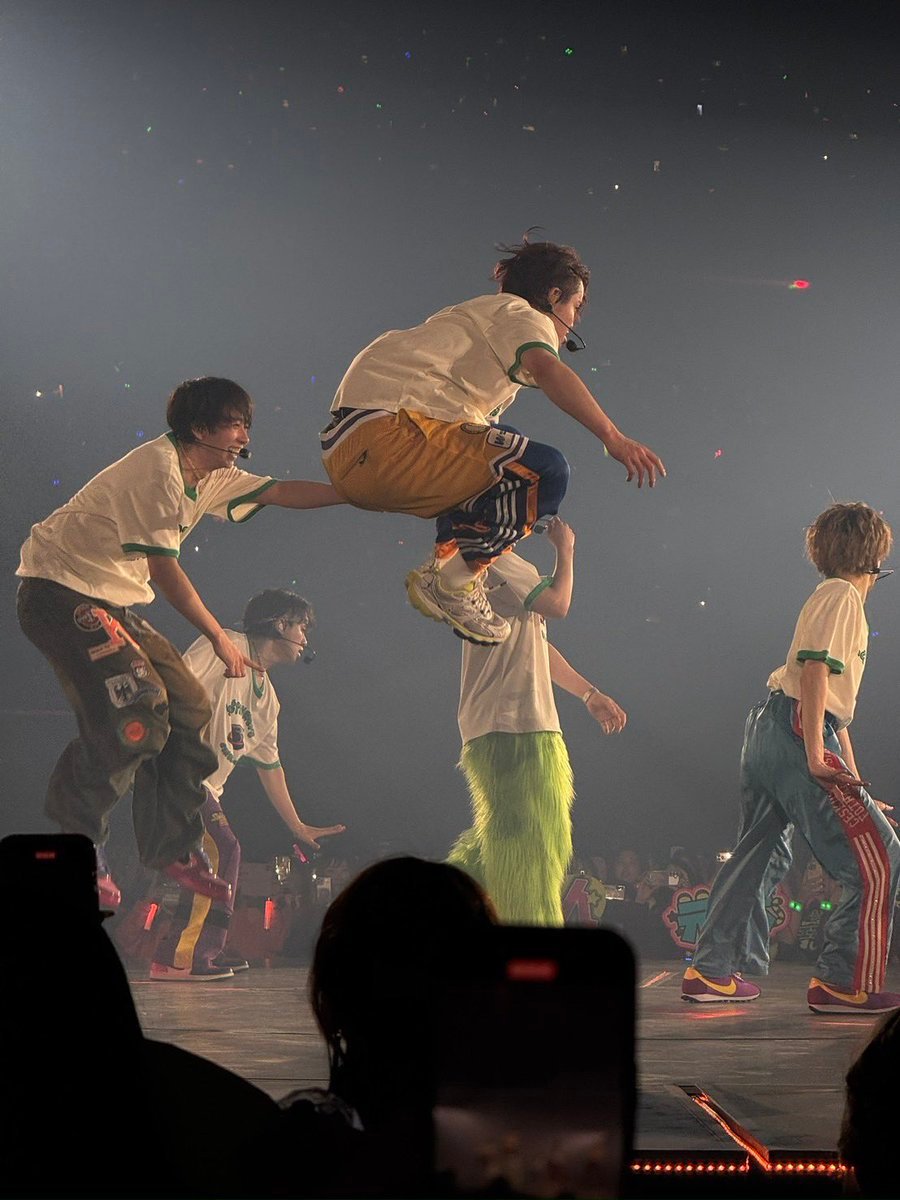 starto idols with no context tweet media