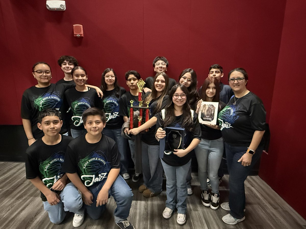 Megan Acosta Slider Band🎶 tweet media