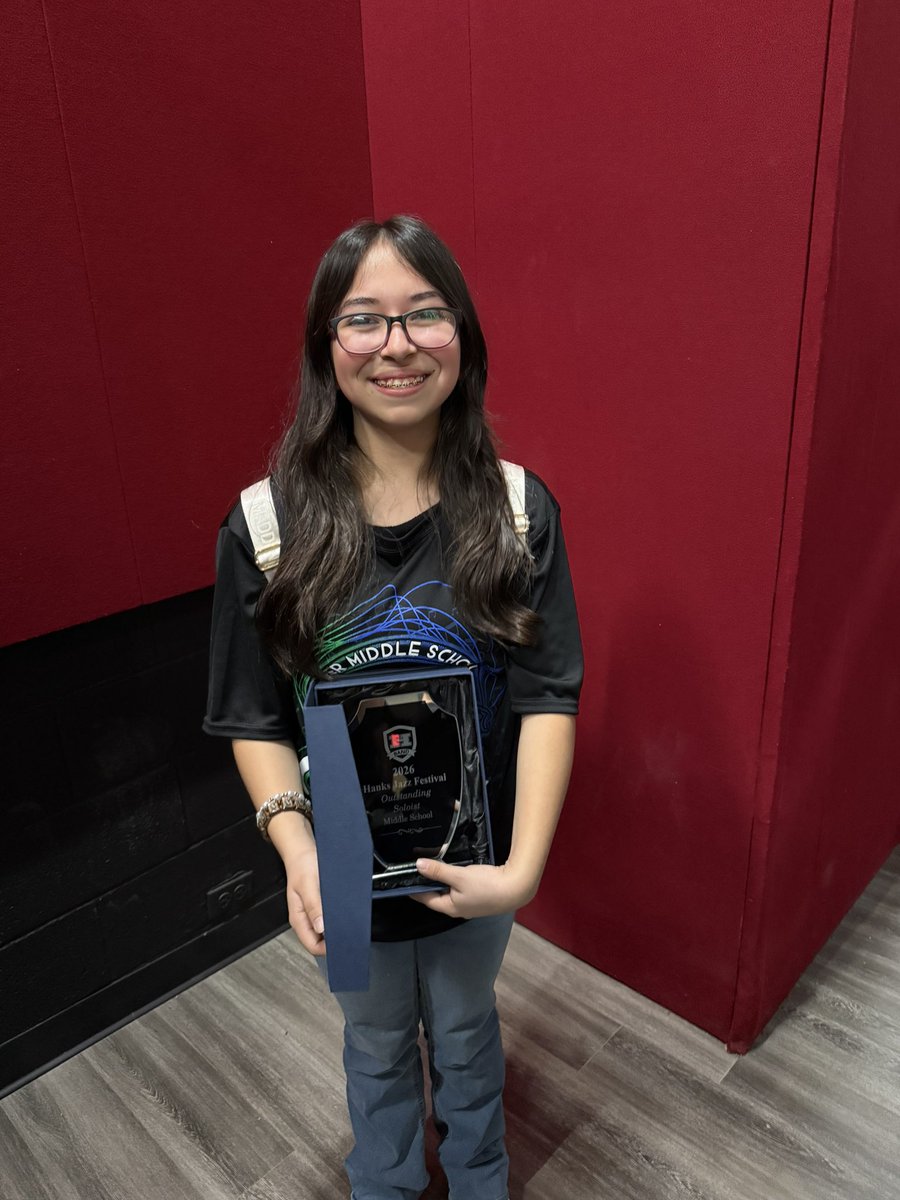 Megan Acosta Slider Band🎶 tweet media