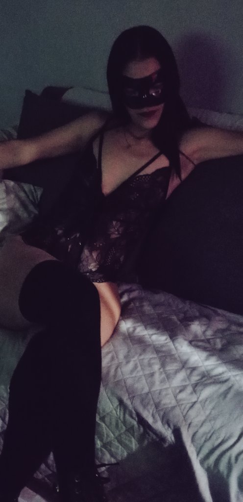 gerashdezang's tweet photo. Noches de tú piel https://t.co/mC8bNVMoR7